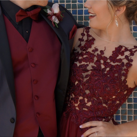 Maroon Prom Dress! - Picture 2 of 3